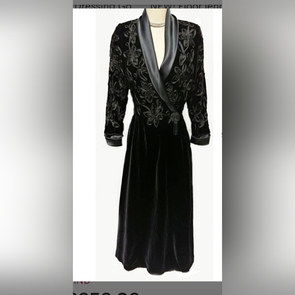 1980's Vintage Flora Nikrooz Neiman Marcus dressing Gown